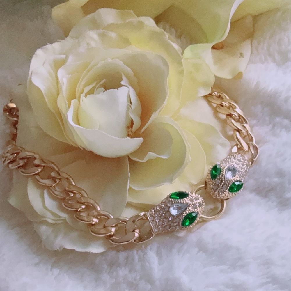 Necklace Gold-Tone Statement Chain Necklace with Green Crystal Accents - Picture 8 of 11